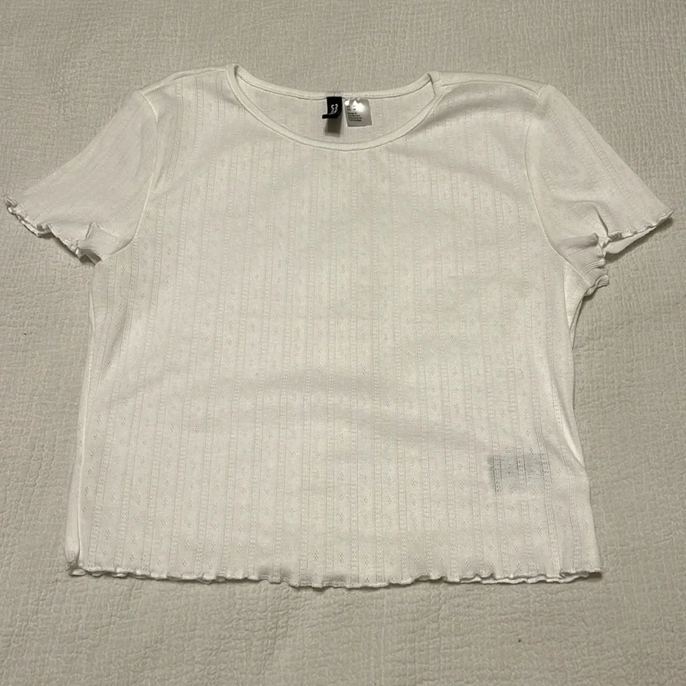 White crop top - Picture 2 of 4
